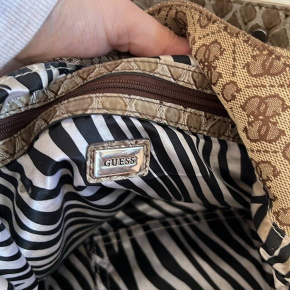 🩵Vintage Y2K GUESS Hobo Bag with Faux Leather Straps | G Logo Clasp Rhinestones - Picture 15 of 16